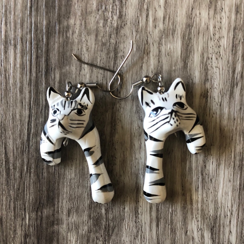 funky lil kitty earrings